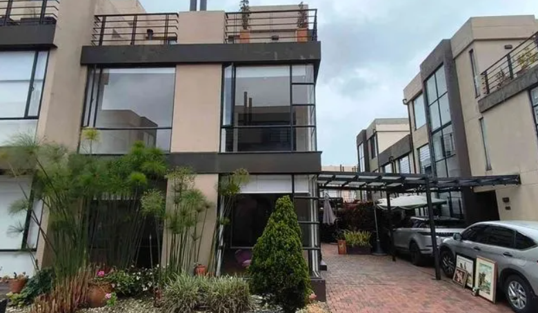 Casa en venta en bogotá, d.c., chía 3 hab  5 baños  190 m2