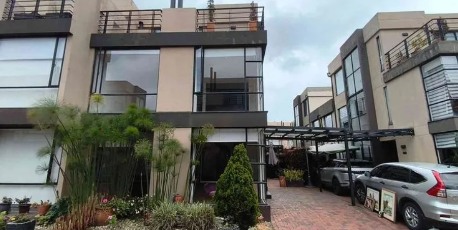 Casa en venta en bogotá, d.c., chía 3 hab  5 baños  190 m2