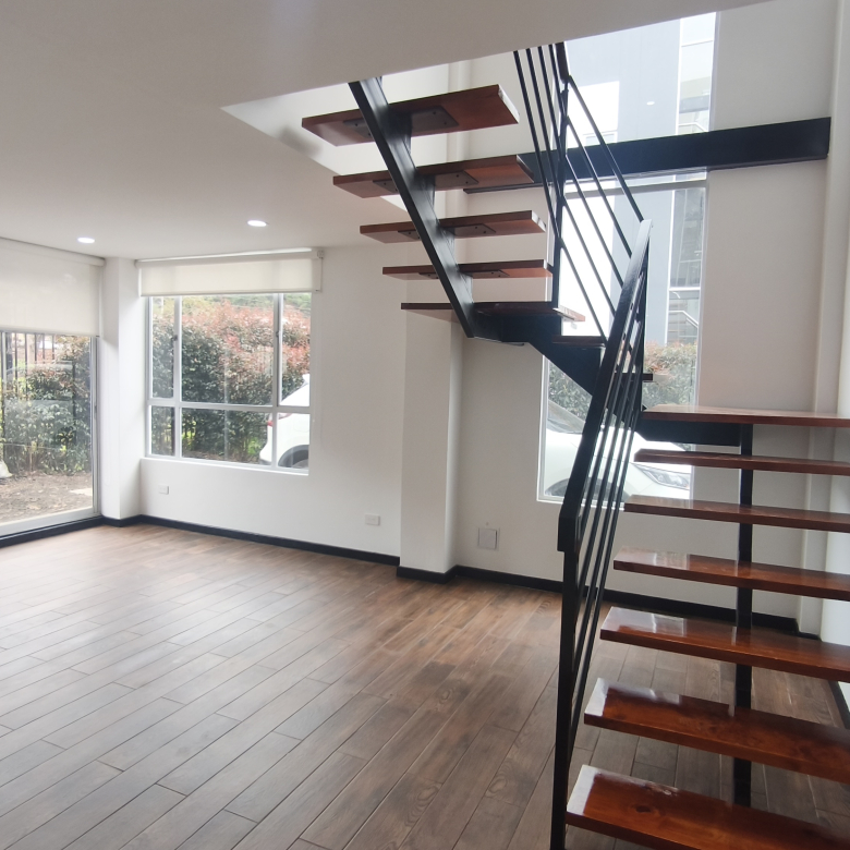 Casa en Venta en Cota La Moya | 150m² – 4 Habs + Estudio + Jardín