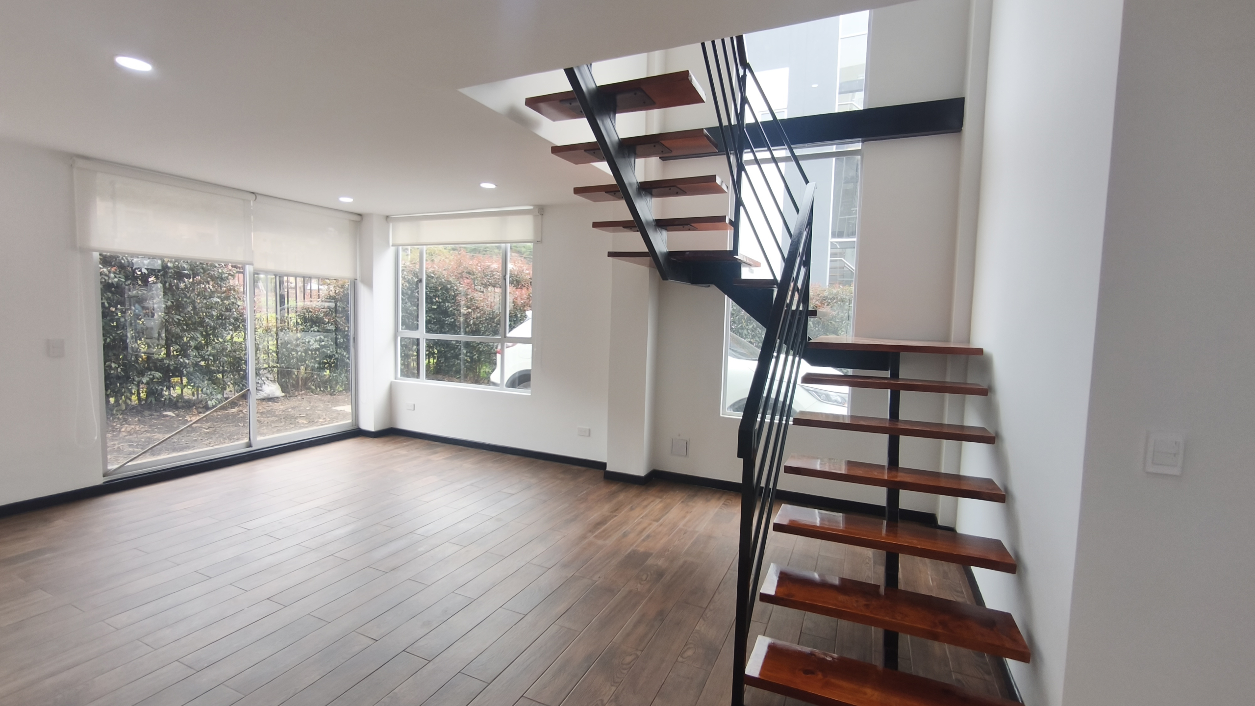 Casa en Venta en Cota La Moya | 150m² – 4 Habs + Estudio + Jardín