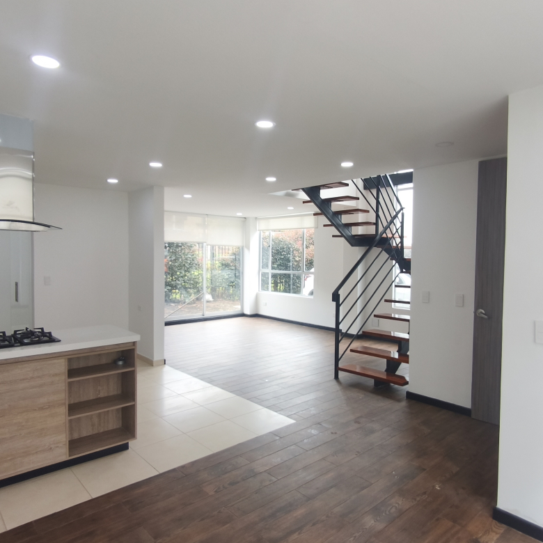 Casa en Venta en Cota La Moya | 150m² – 4 Habs + Estudio + Jardín