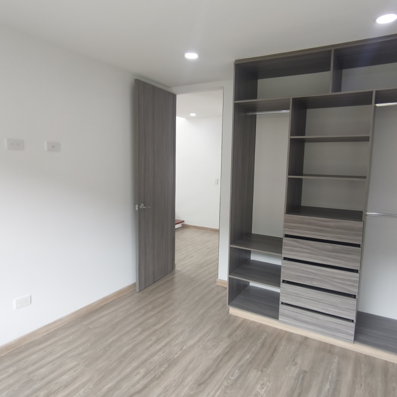 Casa en Venta en Cota La Moya | 150m² – 4 Habs + Estudio + Jardín