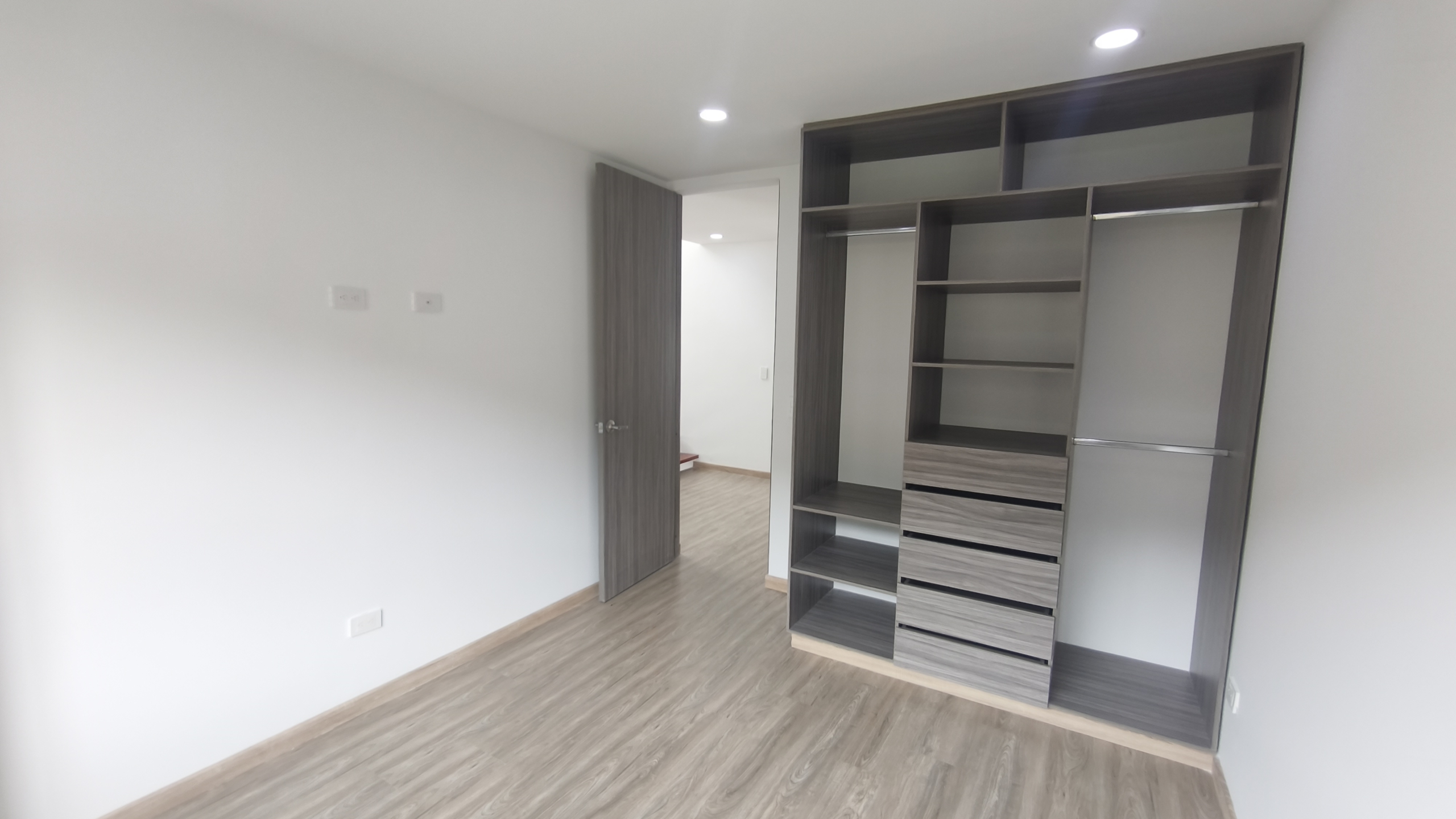 Casa en Venta en Cota La Moya | 150m² – 4 Habs + Estudio + Jardín