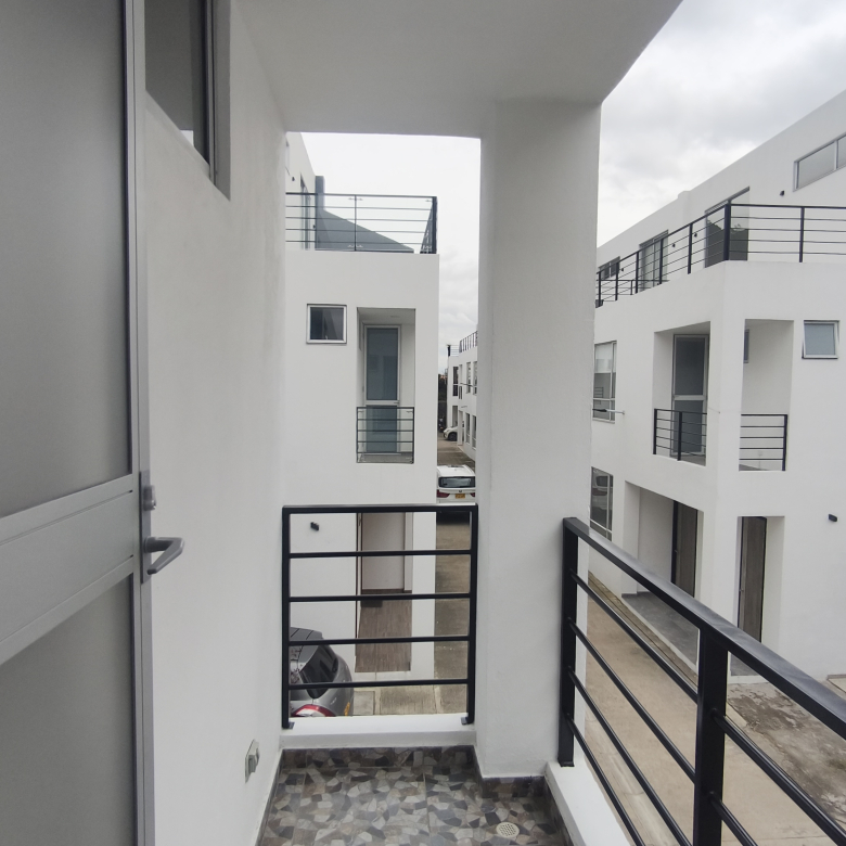 Casa en Venta en Cota La Moya | 150m² – 4 Habs + Estudio + Jardín