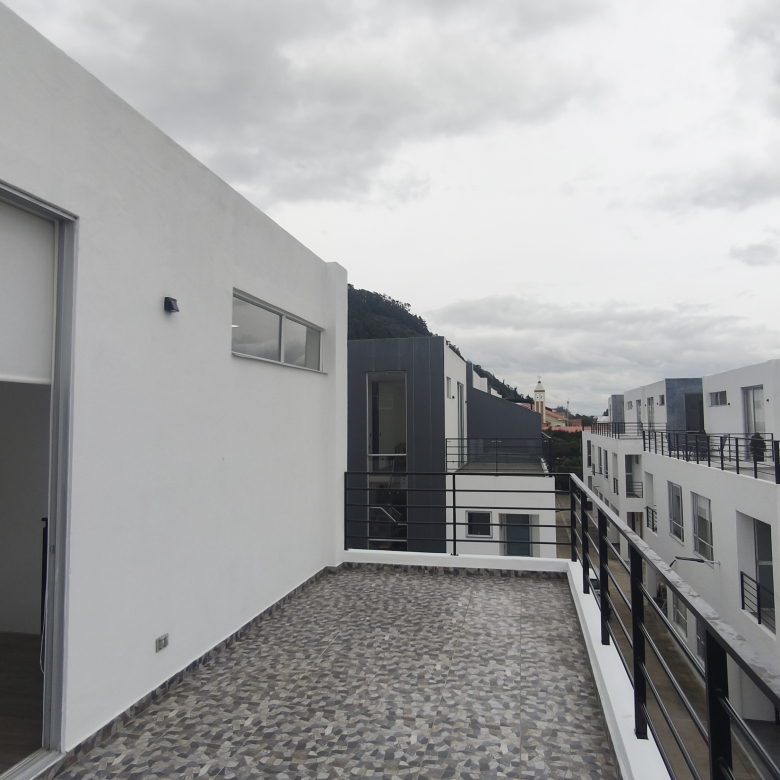 Casa en Venta en Cota La Moya | 150m² – 4 Habs + Estudio + Jardín