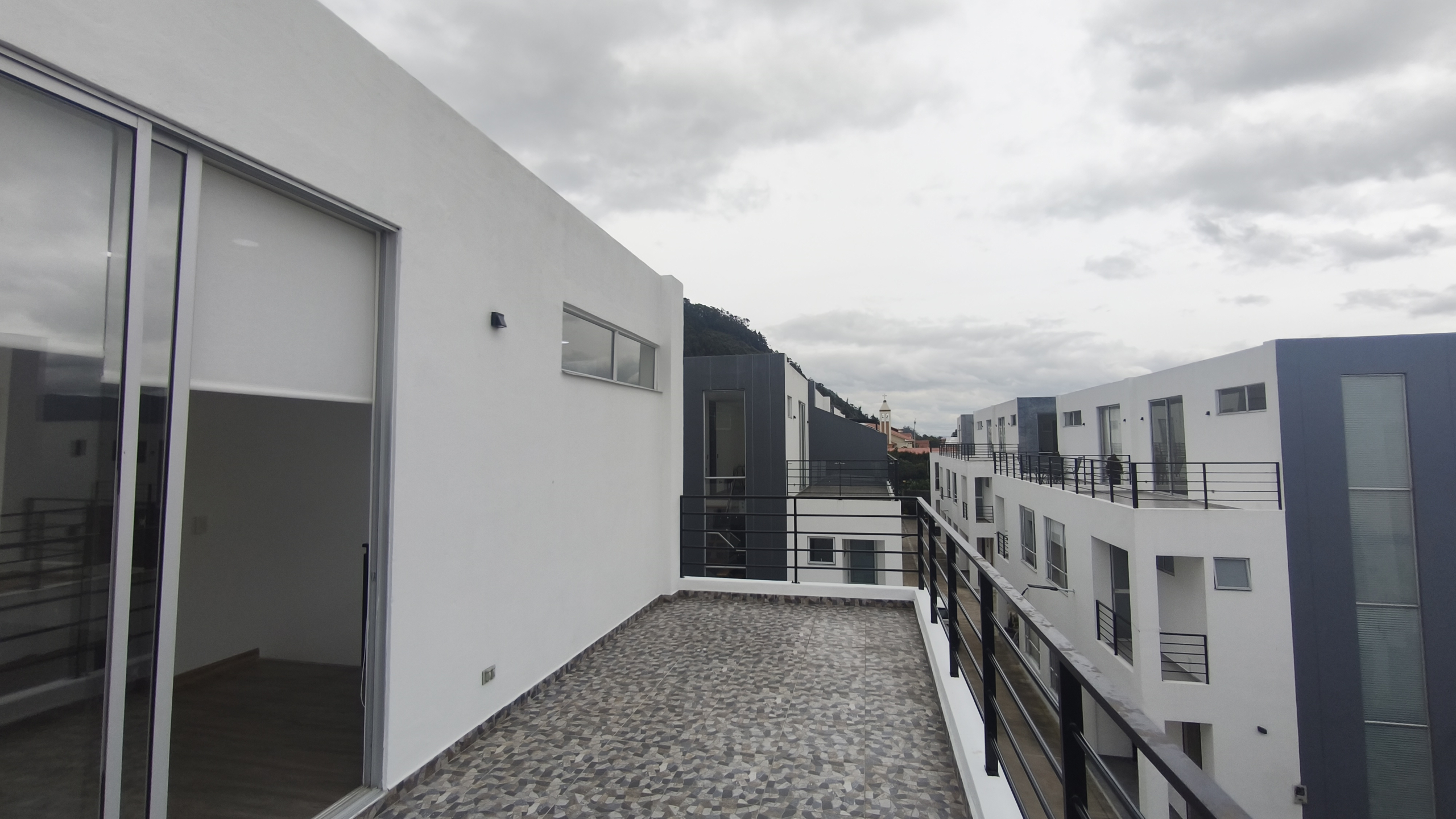 Casa en Venta en Cota La Moya | 150m² – 4 Habs + Estudio + Jardín