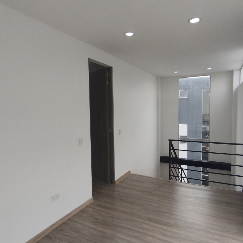 Casa en Venta en Cota La Moya | 150m² – 4 Habs + Estudio + Jardín
