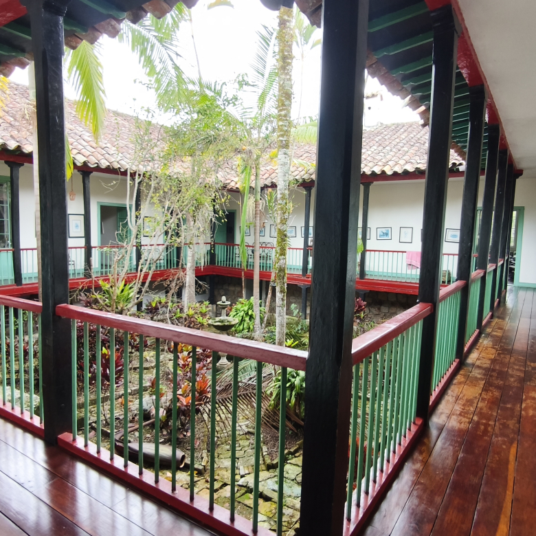 Venta de la emblemática Hacienda Las Mesitas de Santa Inés en Cachipay (160 Ha). Casona colonial, lago y alto potencial ecoturístico e inmobiliario.