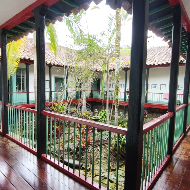 Venta de la emblemática Hacienda Las Mesitas de Santa Inés en Cachipay (160 Ha). Casona colonial, lago y alto potencial ecoturístico e inmobiliario.