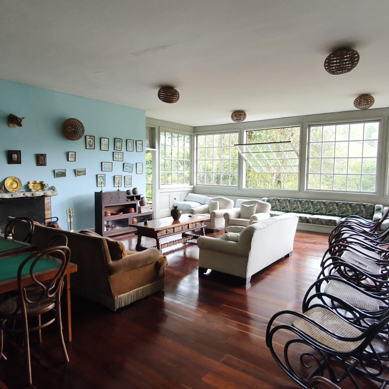 Venta de la emblemática Hacienda Las Mesitas de Santa Inés en Cachipay (160 Ha). Casona colonial, lago y alto potencial ecoturístico e inmobiliario.