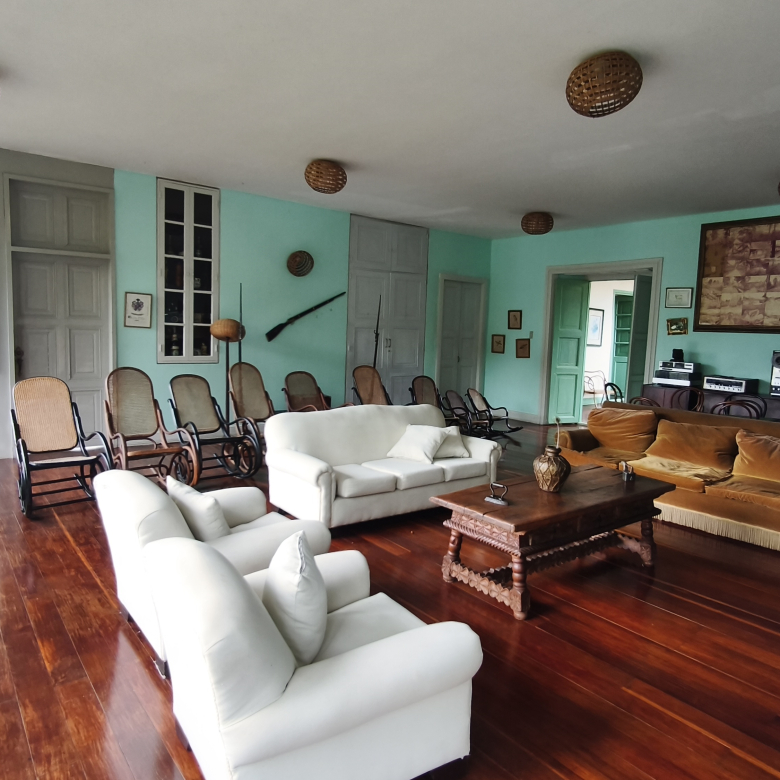 Venta de la emblemática Hacienda Las Mesitas de Santa Inés en Cachipay (160 Ha). Casona colonial, lago y alto potencial ecoturístico e inmobiliario.