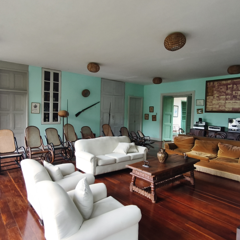 Venta de la emblemática Hacienda Las Mesitas de Santa Inés en Cachipay (160 Ha). Casona colonial, lago y alto potencial ecoturístico e inmobiliario.
