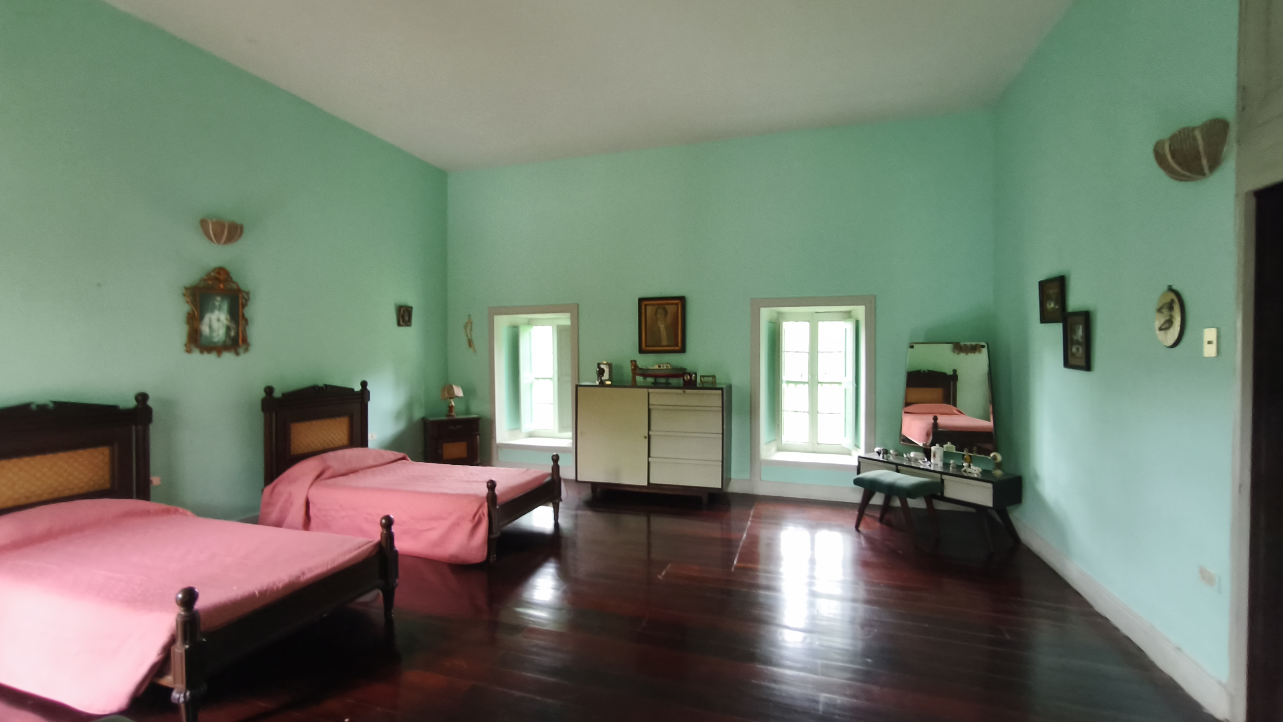 Venta de la emblemática Hacienda Las Mesitas de Santa Inés en Cachipay (160 Ha). Casona colonial, lago y alto potencial ecoturístico e inmobiliario.