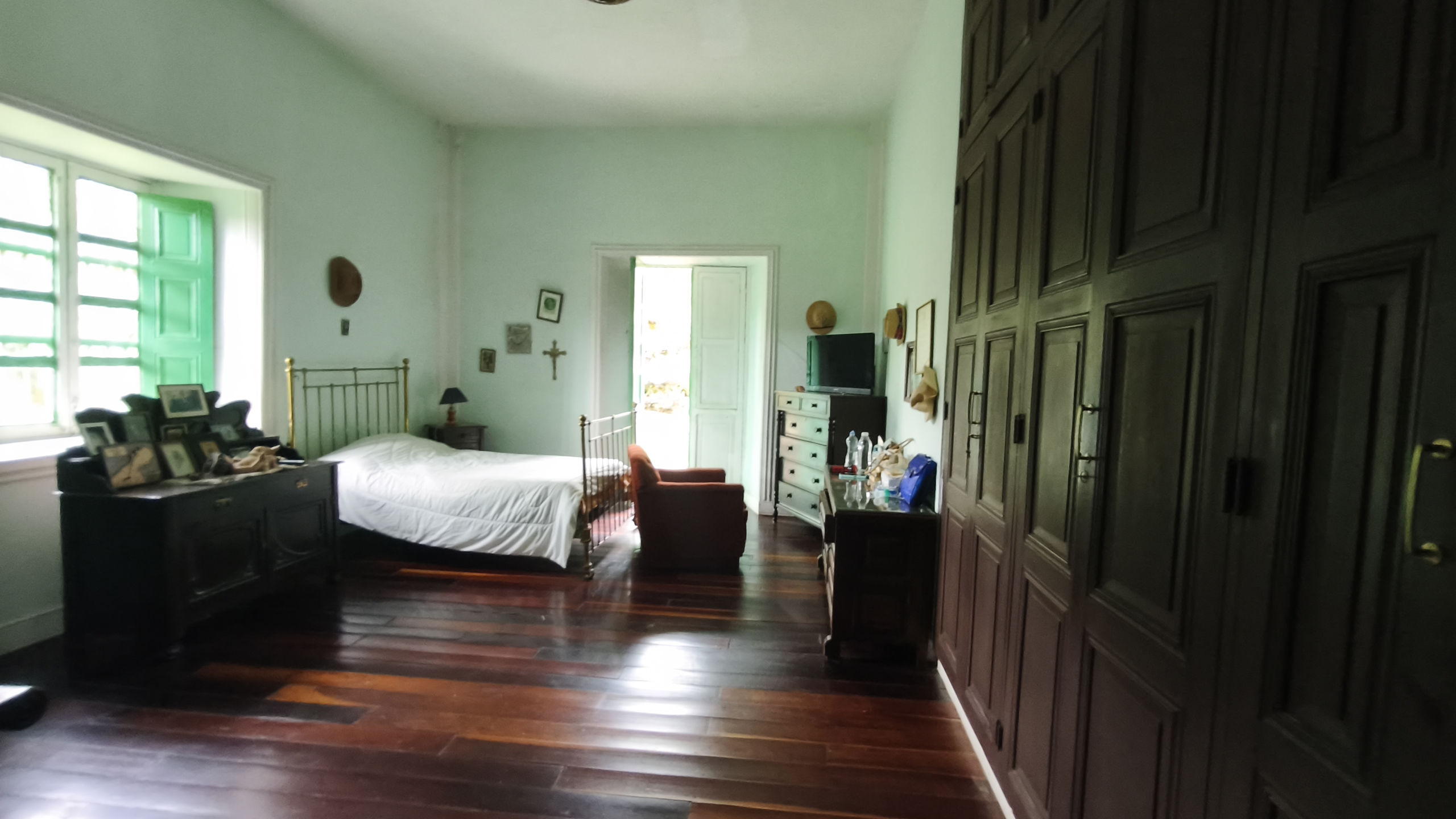 Venta de la emblemática Hacienda Las Mesitas de Santa Inés en Cachipay (160 Ha). Casona colonial, lago y alto potencial ecoturístico e inmobiliario.