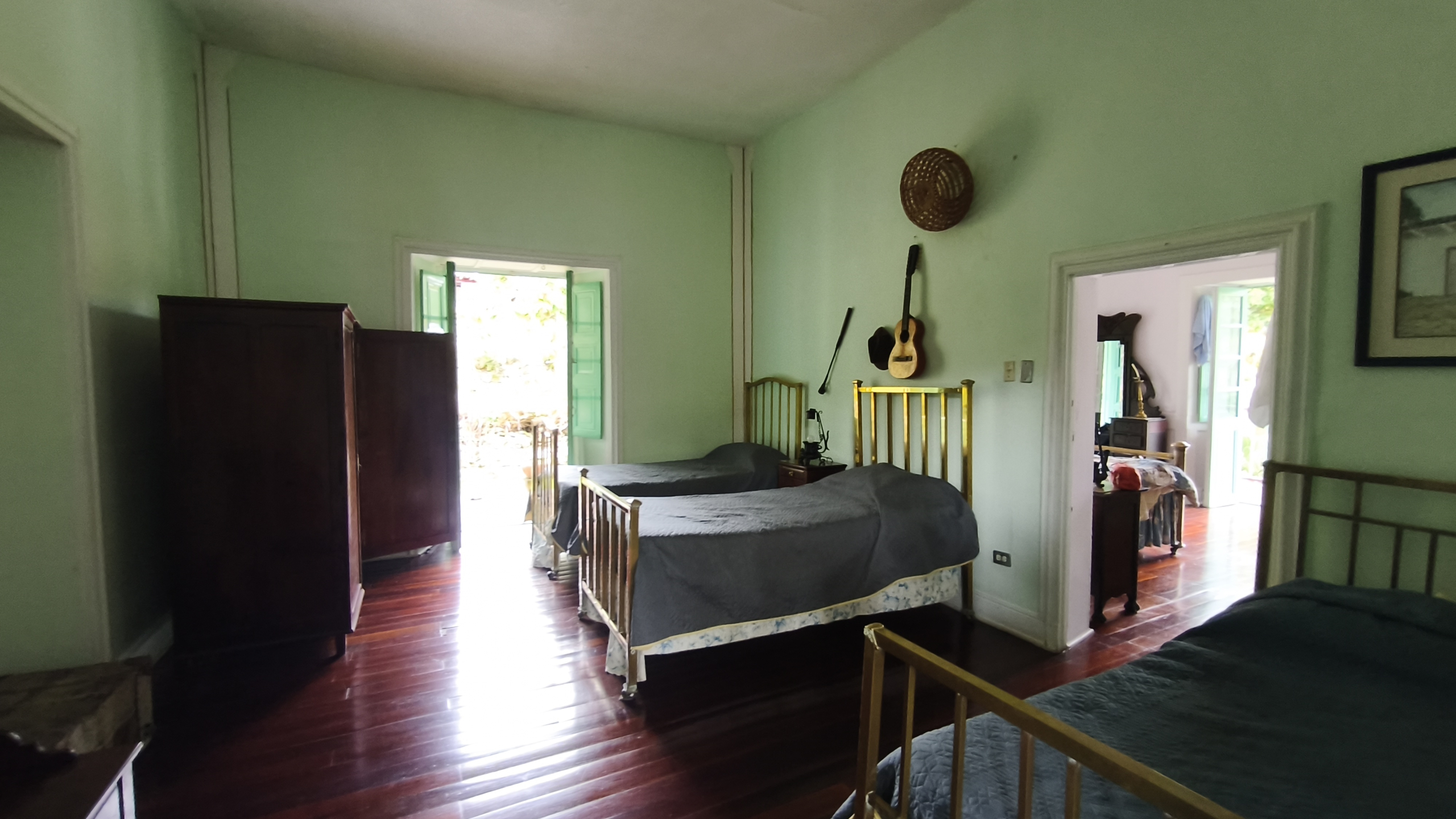 Venta de la emblemática Hacienda Las Mesitas de Santa Inés en Cachipay (160 Ha). Casona colonial, lago y alto potencial ecoturístico e inmobiliario.