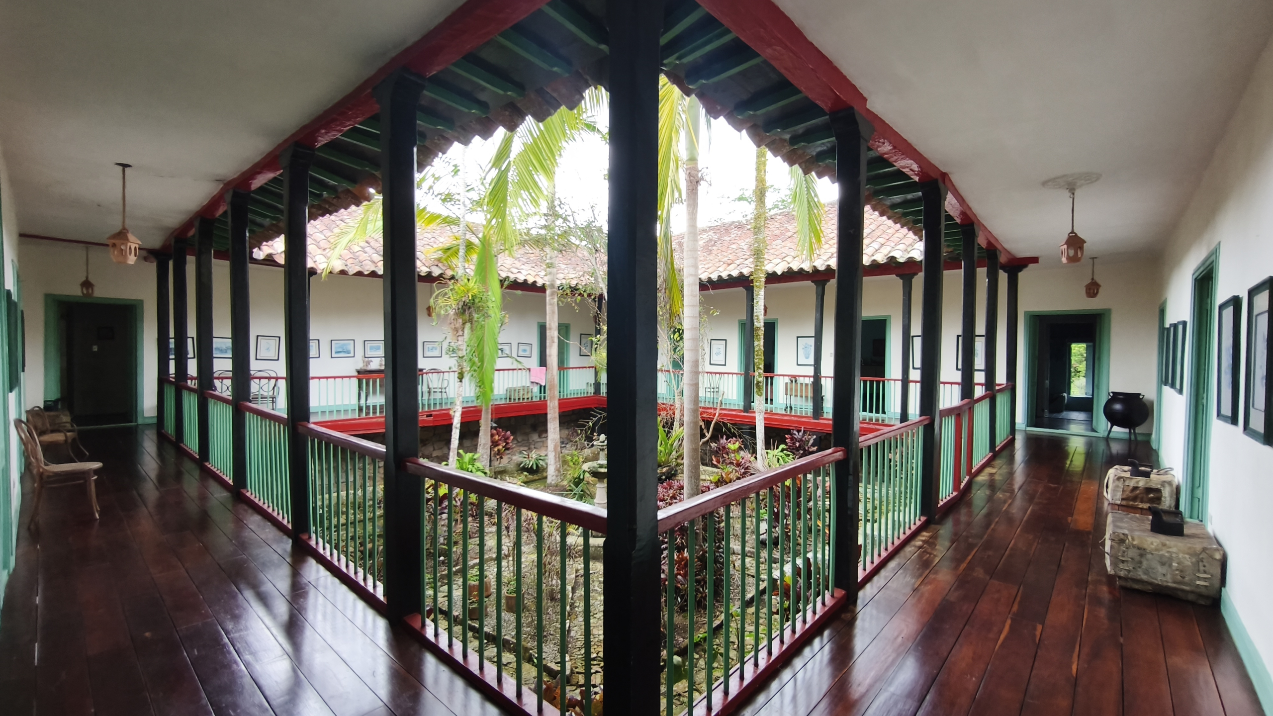 Venta de la emblemática Hacienda Las Mesitas de Santa Inés en Cachipay (160 Ha). Casona colonial, lago y alto potencial ecoturístico e inmobiliario.