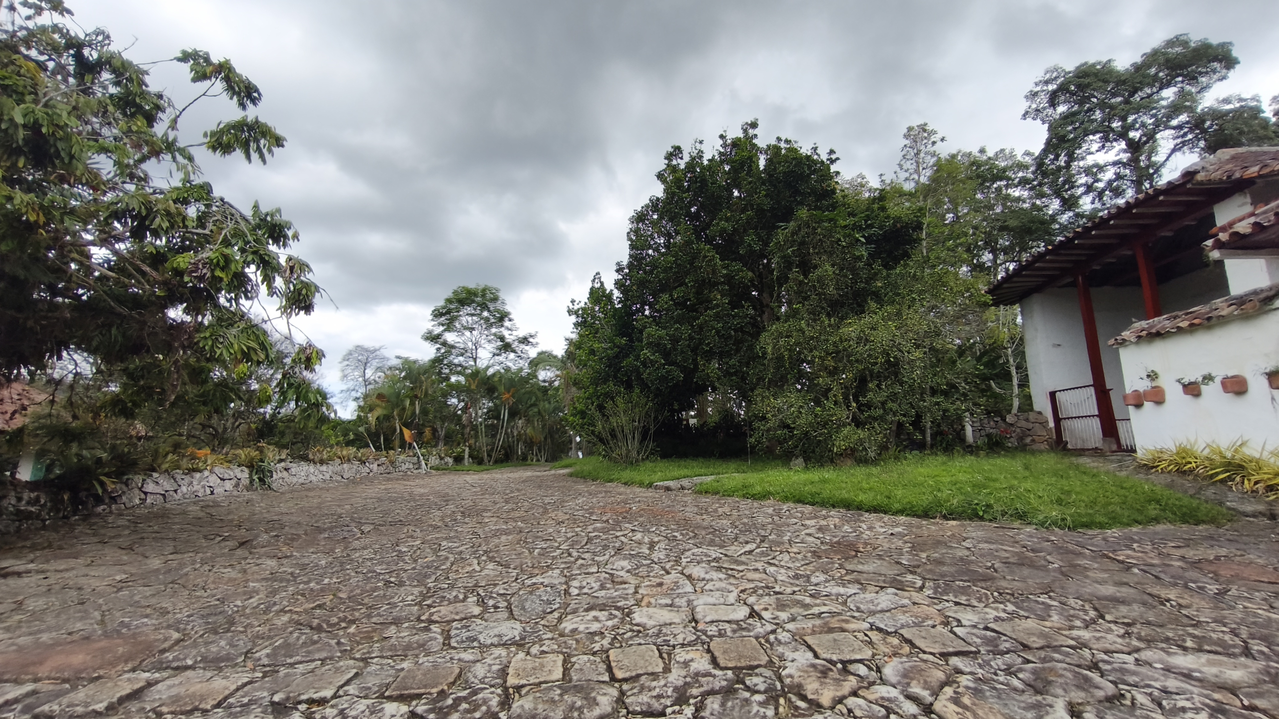Venta de la emblemática Hacienda Las Mesitas de Santa Inés en Cachipay (160 Ha). Casona colonial, lago y alto potencial ecoturístico e inmobiliario.