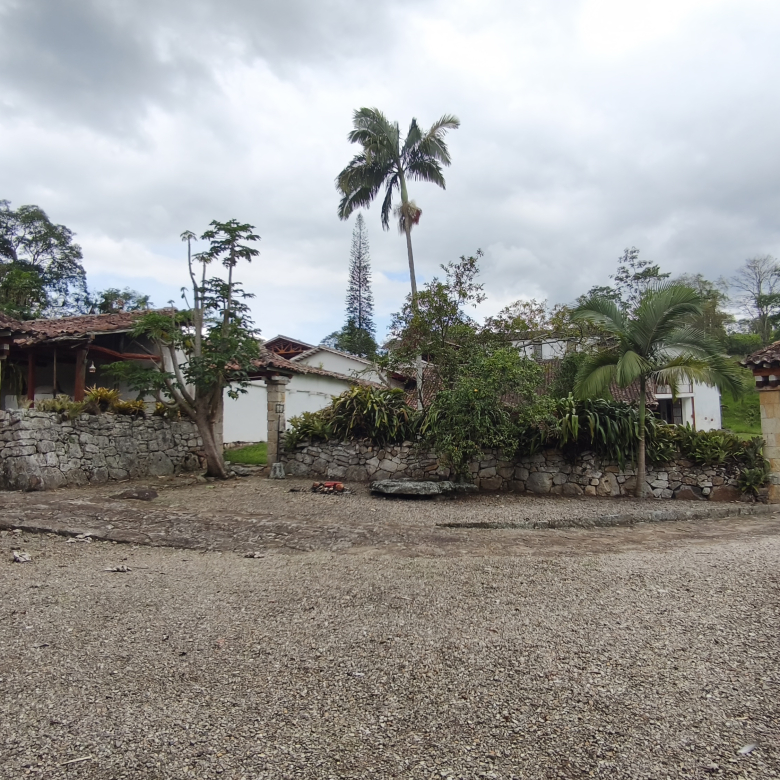 Venta de la emblemática Hacienda Las Mesitas de Santa Inés en Cachipay (160 Ha). Casona colonial, lago y alto potencial ecoturístico e inmobiliario.