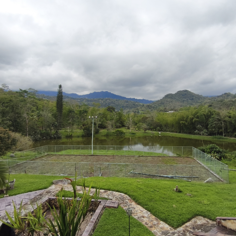 Venta de la emblemática Hacienda Las Mesitas de Santa Inés en Cachipay (160 Ha). Casona colonial, lago y alto potencial ecoturístico e inmobiliario.