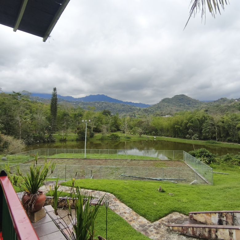 Venta de la emblemática Hacienda Las Mesitas de Santa Inés en Cachipay (160 Ha). Casona colonial, lago y alto potencial ecoturístico e inmobiliario.