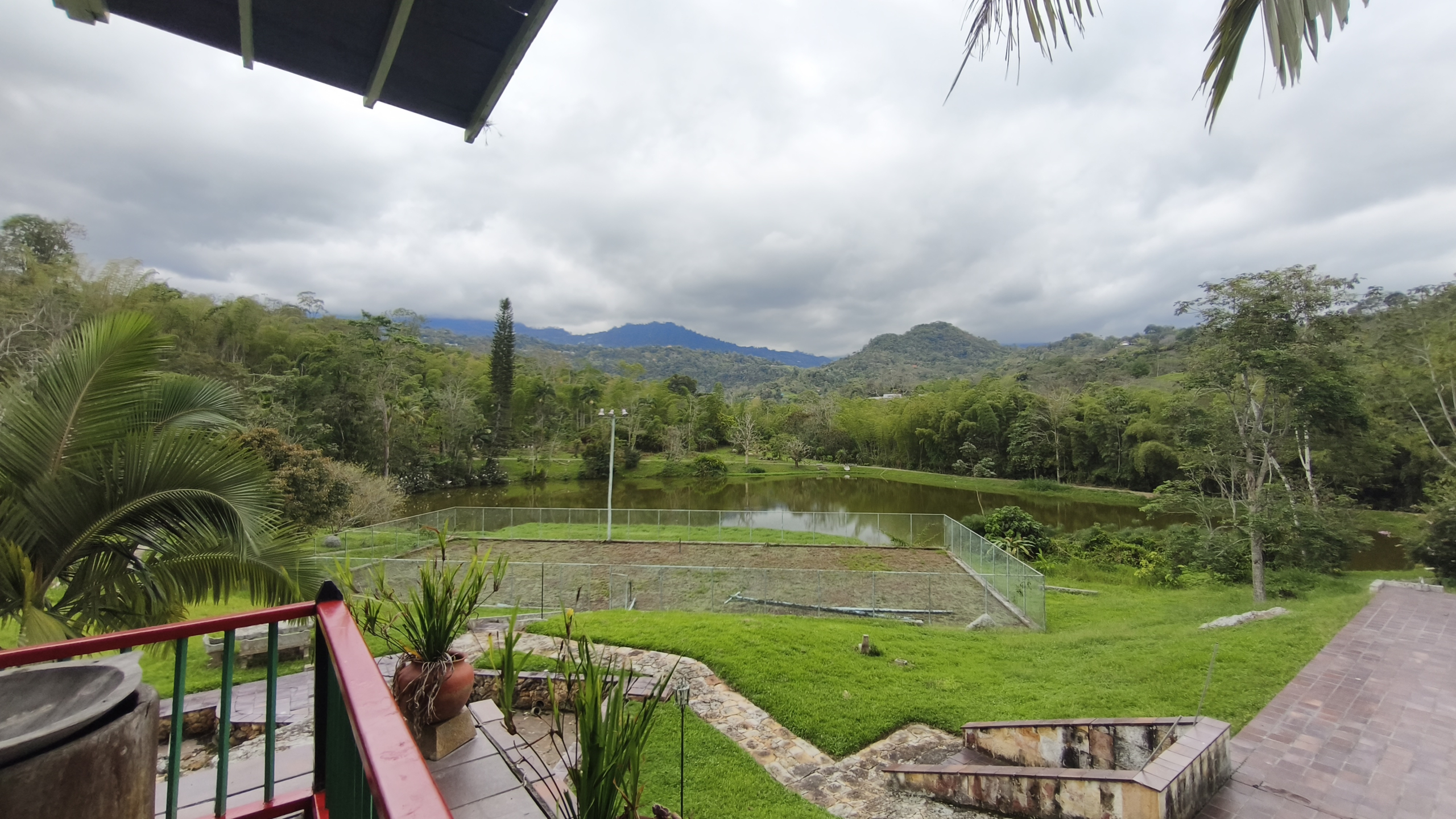 Venta de la emblemática Hacienda Las Mesitas de Santa Inés en Cachipay (160 Ha). Casona colonial, lago y alto potencial ecoturístico e inmobiliario.