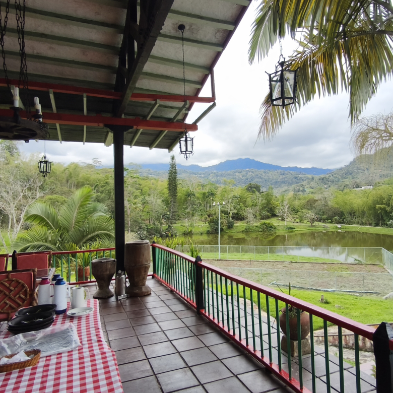 Venta de la emblemática Hacienda Las Mesitas de Santa Inés en Cachipay (160 Ha). Casona colonial, lago y alto potencial ecoturístico e inmobiliario.