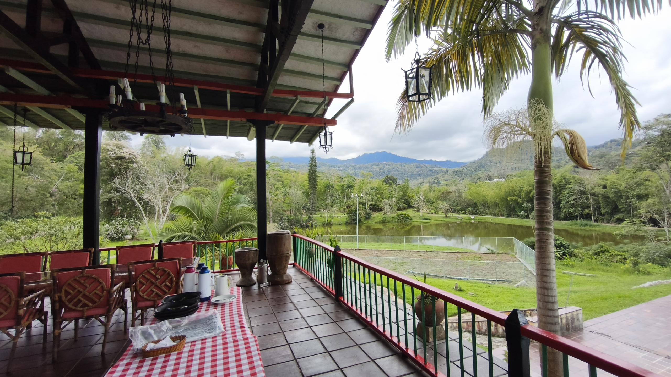 Venta de la emblemática Hacienda Las Mesitas de Santa Inés en Cachipay (160 Ha). Casona colonial, lago y alto potencial ecoturístico e inmobiliario.