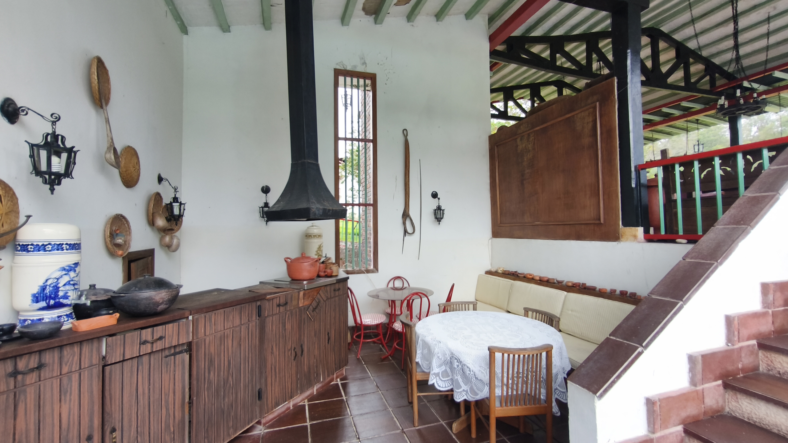 Venta de la emblemática Hacienda Las Mesitas de Santa Inés en Cachipay (160 Ha). Casona colonial, lago y alto potencial ecoturístico e inmobiliario.