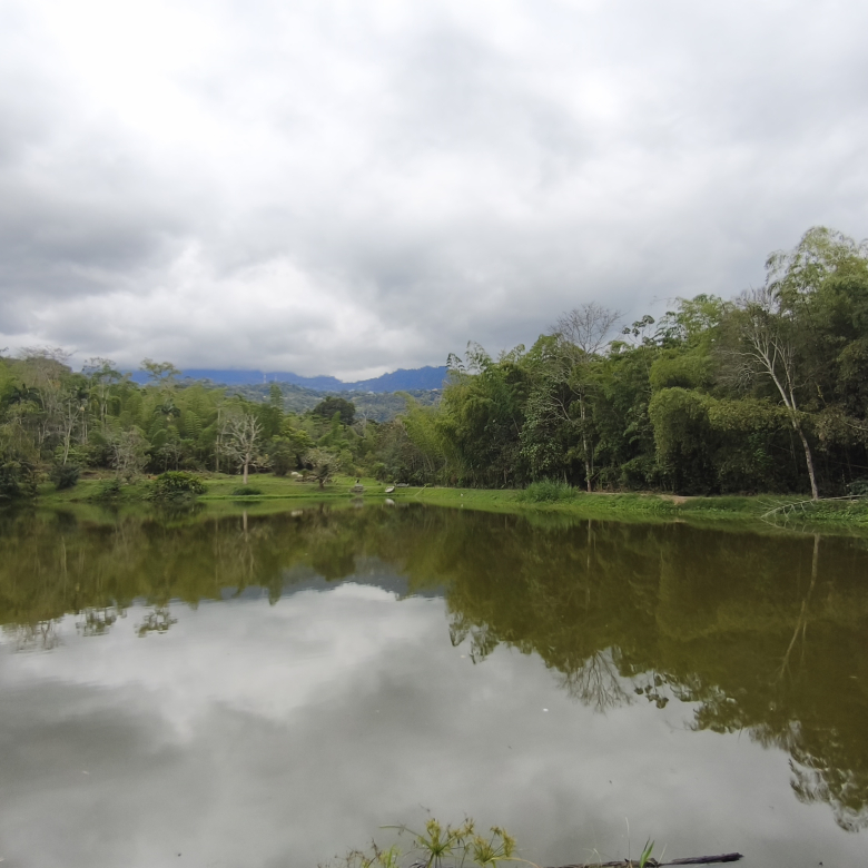 Venta de la emblemática Hacienda Las Mesitas de Santa Inés en Cachipay (160 Ha). Casona colonial, lago y alto potencial ecoturístico e inmobiliario.