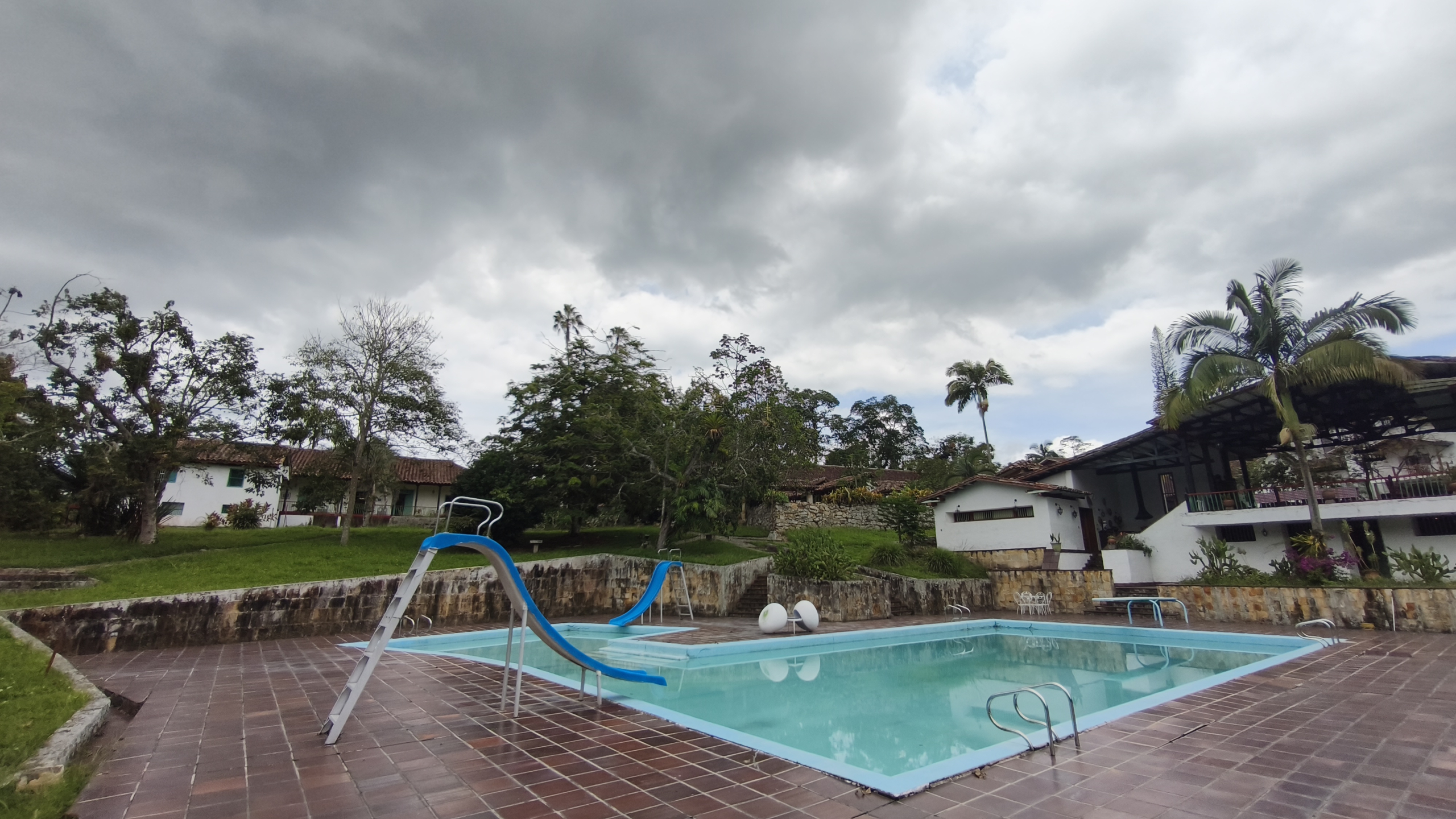 Venta de la emblemática Hacienda Las Mesitas de Santa Inés en Cachipay (160 Ha). Casona colonial, lago y alto potencial ecoturístico e inmobiliario.