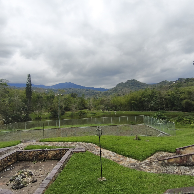 Venta de la emblemática Hacienda Las Mesitas de Santa Inés en Cachipay (160 Ha). Casona colonial, lago y alto potencial ecoturístico e inmobiliario.