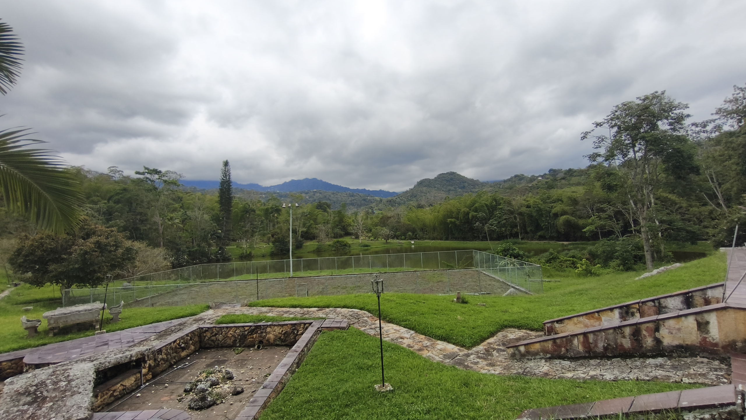 Venta de la emblemática Hacienda Las Mesitas de Santa Inés en Cachipay (160 Ha). Casona colonial, lago y alto potencial ecoturístico e inmobiliario.