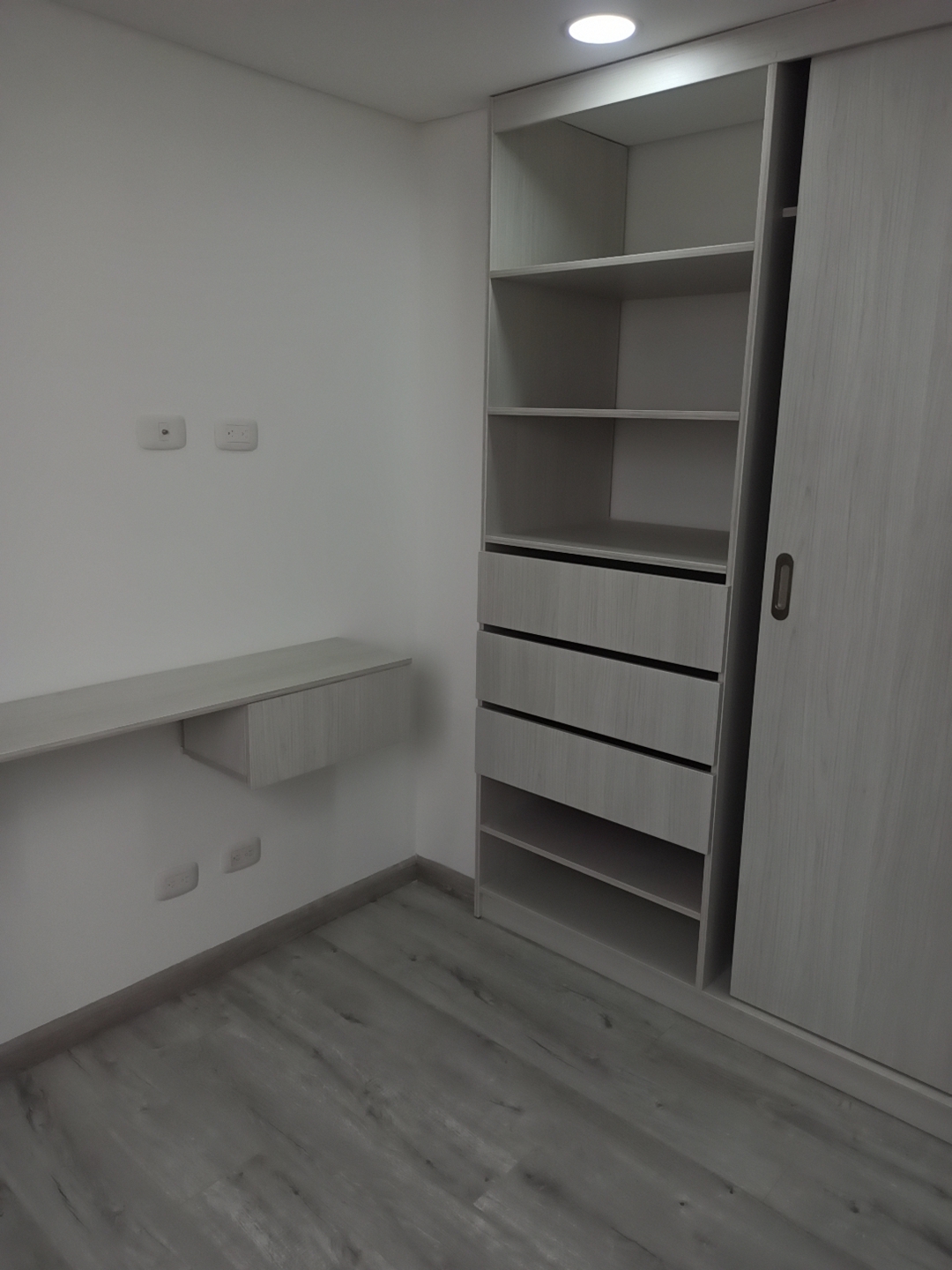 Apartamento en Venta Castilla Central Piso 13 | $245 Millones