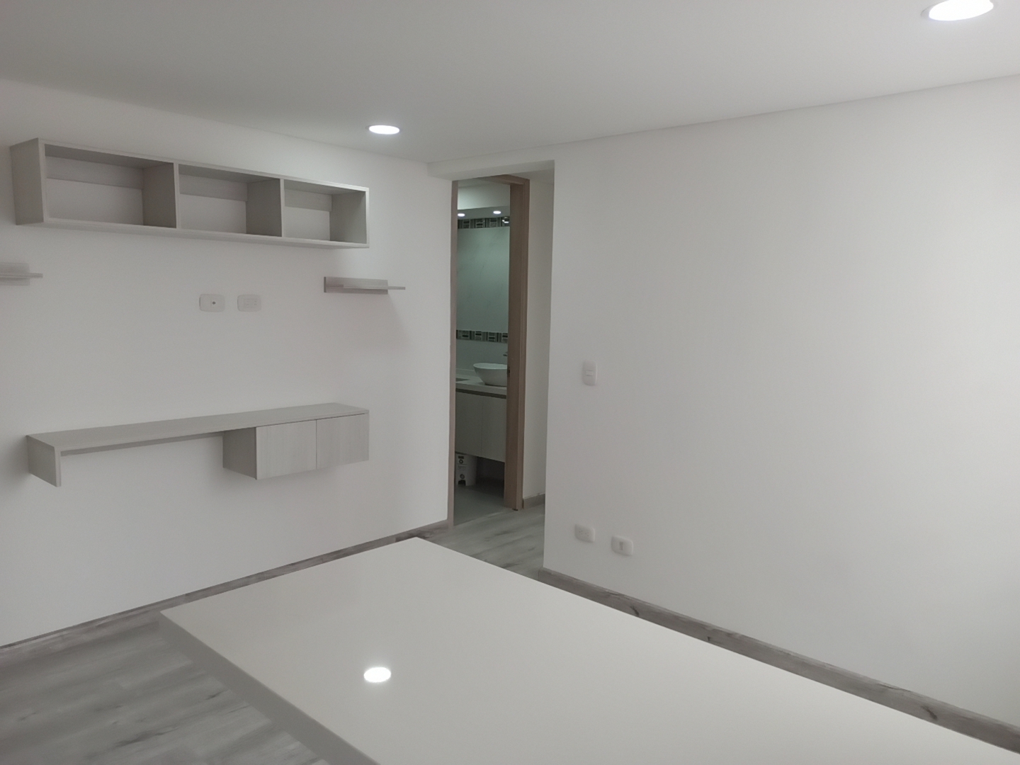 Apartamento en Venta Castilla Central Piso 13 | $245 Millones