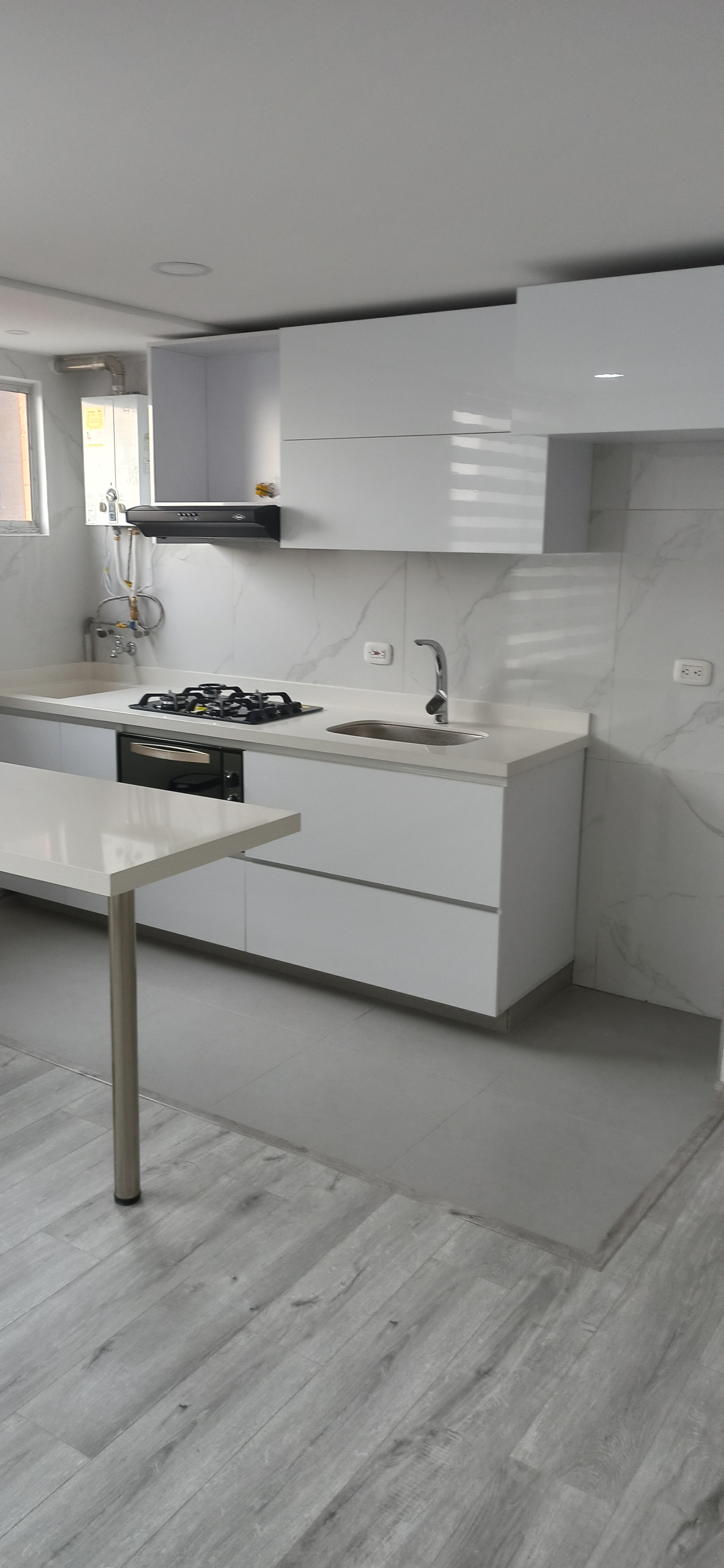 Apartamento en Venta Castilla Central Piso 13 | $245 Millones